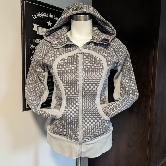 Lululemon Scuba Hoodie II - Picture 3 of 6